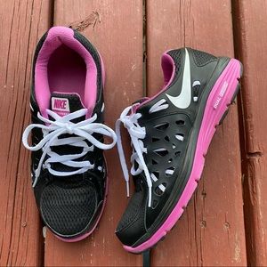 Nike Dual Fusion ST2 Women’s Sneakers 8